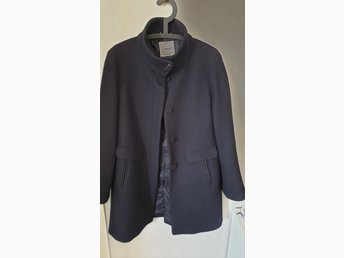 Mörkblå kappa MANGO stl L höst vinter stilren Mörkblå kappa MANGO stl L höst vinter stilren