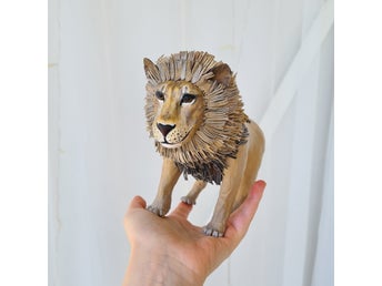 Handgjord dekorativ lejon figur