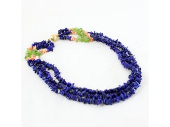 UNDERBART HALSBAND MED LAPIS LAZULI OCH KORALL SAMT LÅS I 18K