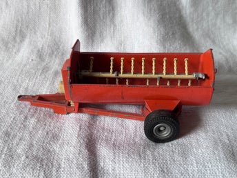 Vintage Britains Ltd – Howard Rotaspreader 155 (Skala 1:32)