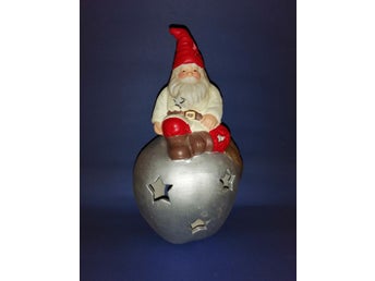 Tomte på silveräpple i keramik