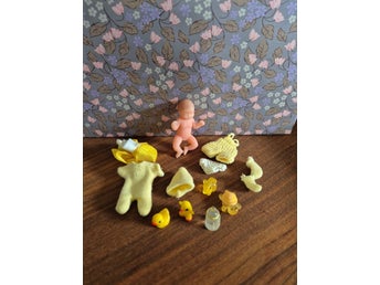 Mitt mini baby gula handgjorda klädpaket