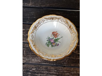 Skål med blomstermotiv och guldkant i porslin 15 cm i dia och 3 cm hög