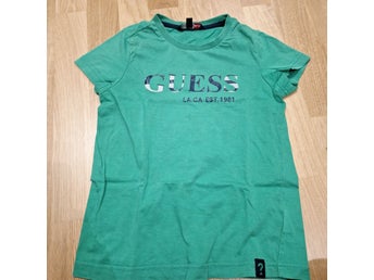 Guess grön t-shirt, storlek 120