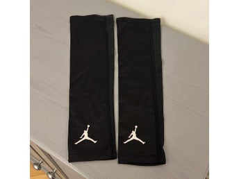 Jordan basket armsleeves / armskydd – svart – 2 st