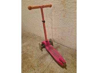 Scooter med tre hjul