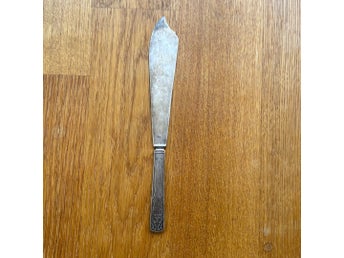 Kniv i silverfärg