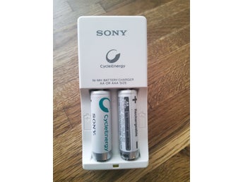 CycleEnergy Ni-MH batteriladdare för AA och AAA