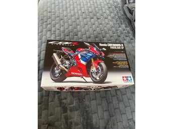 Tamiya Honda CBR1000RR-R Fireblade SP modellmotorcykel