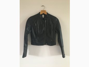 Skinnjacka, fuskskinn, strl 36 (410730907) ᐈ Köp på Tradera Skinnjacka, fuskskinn, strl 36 (410730907) ᐈ Köp på Tradera