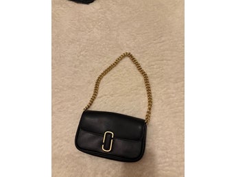 Marc Jacobs Axelremsväska