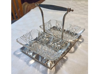 Serveringsställ, saladjär, med glasskålar