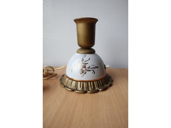 Små Retro Bordslampa med guldfärgad fot och blommotiv