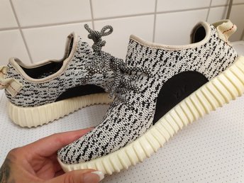 FRAKTFRIA Adidas 36 boost street sneakers svarta vita FRAKTFRIA Adidas 36 boost street sneakers svarta vita
