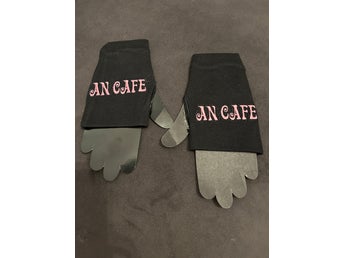 An Cafe svart handledsvärmare