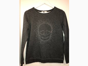 Grå långärmad tröja dödskalle paljetter stl 170 H&M NYSKICK Grå långärmad tröja dödskalle paljetter stl 170 H&M NYSKICK