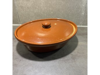 Langley Pottery England! Äldre Cazuela / ugnsform m lock i väldigt fint skick!