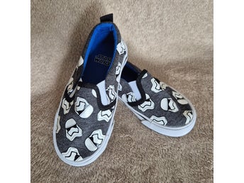 Star Wars barnskor Grå EUR 24 US 7.5 Slip ons Stjärnornas Krig Stormtrooper