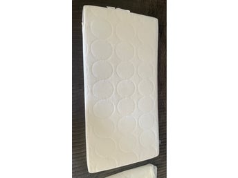 IKEA JÄTTETRÖTT spjälsängsmadrass