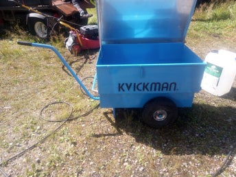 Robust foderkärra Kvickman 400L med aluminiumlock – Toppenskick!