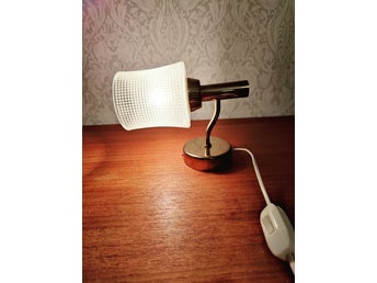 Retro Vägglampa med mönstrat glas och detaljer i mässing