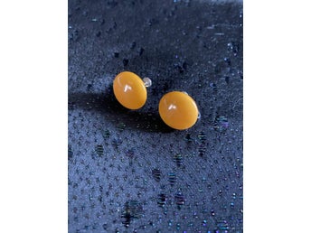 Örhängen i äkta silver med skruv.Bärnsten.15mm. -50taletFr äld guldsmed