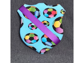 Märkestavla för simmärken/smycken Fotboll/Lila satin