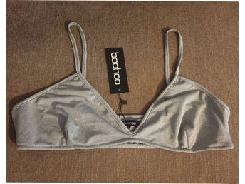 Fin glitter/silver bikiniöverdel från Boohoo i plus size (46) Nyskick!