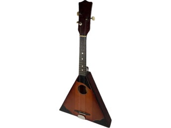 Balalaika av Fuludore Enterprise Inc