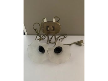 Retro vägglampa med två blomformade skärmar glas, OVI