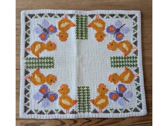 Söt broderad duk