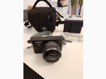Nikon 1 J1 systemkamera med tillbehör