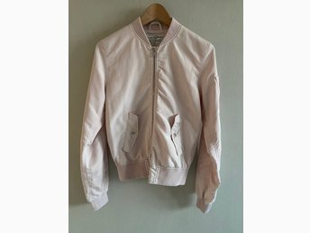 I dig denim bomberjacka i ljus rosa ombloggadt.. (420164184 I DIG DENIM BOMBERJACKET LUKE LJUS ROSA