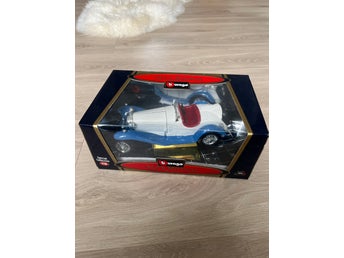 Burago Alfa Romeo 2300 Spider modellbil 1:18
