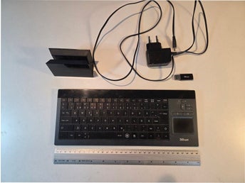 Trust tangentbord med touchpad