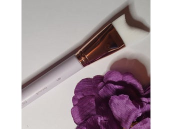 Nire beauty 405 face mask brush HELT NY!