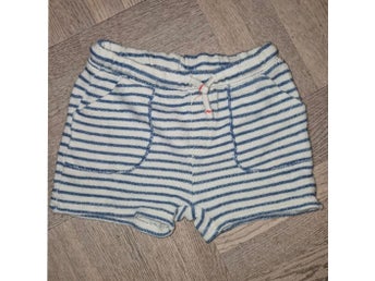 Jättefina Zara blåvita frotte shorts, storlek 86!