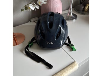 Cykelhjälm 50-56 cm Nordic hoj stjärnor blå grön
