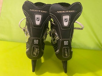 CCM Vector 3 Hockeyskridskor, Storlek 36,5