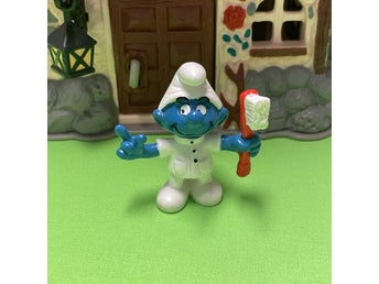 Smurf som tandläkare med tandborste…..toppskick… lågt utrop…