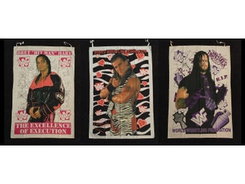 WRESTLING 3st Poster flaggor HIT MAN , SHAWN MICHAELS , UNDERTAKER Samlarobjekt