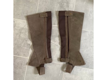 Shortchaps i mocka / läder, storlek L/XL, gråbrunbeige - läs annonsen