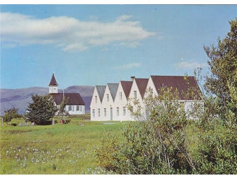 Island: Pingvallabaer og kirkja.