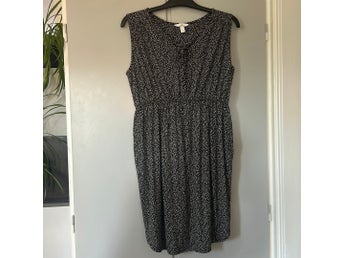 H&M Mama svartvit klänning, storlek L