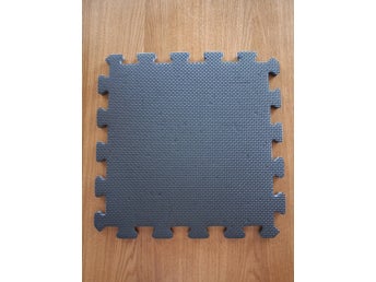 24 st. puzzle golvskyddmattor från CASELL. Strl.: 30 x 30 cm.