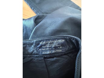 AllSaints svarta skinnbyxor/ läderbyxor , storlek W 26