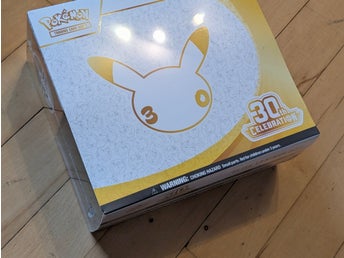 Pokémon TCG: 30-årsjubileum Elite Trainer Box (ETB)