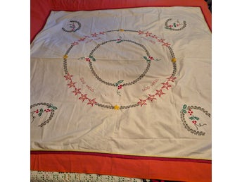 ÄLDRE BRODERAD JULDUK 127 X 120 CM RETRO
