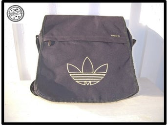 Snygg Adidas väska skötväska med insats 5 fack Medium träningsväska