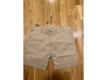 Tommy Jeans beige shorts, storlek 36 mycket fint skick